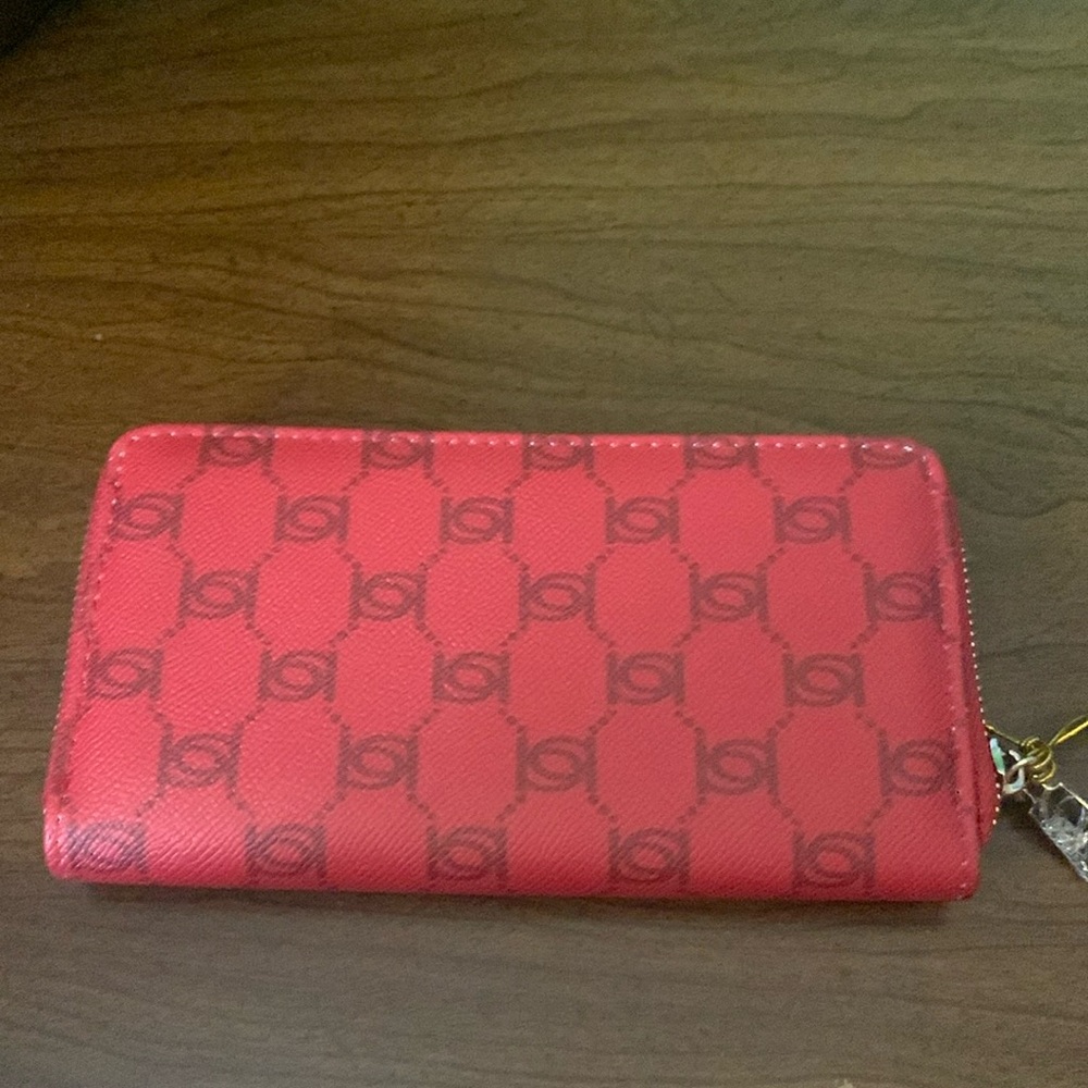 NWT BeBe Candy Apple Briella Wristlet - Picture 5 of 7